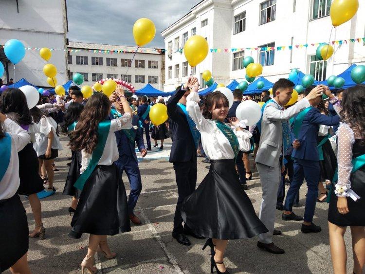 "Қазақстанның болашағы- білімді ұрпақ"тақырыбында "Соңғы қонырау" іс-шарасы