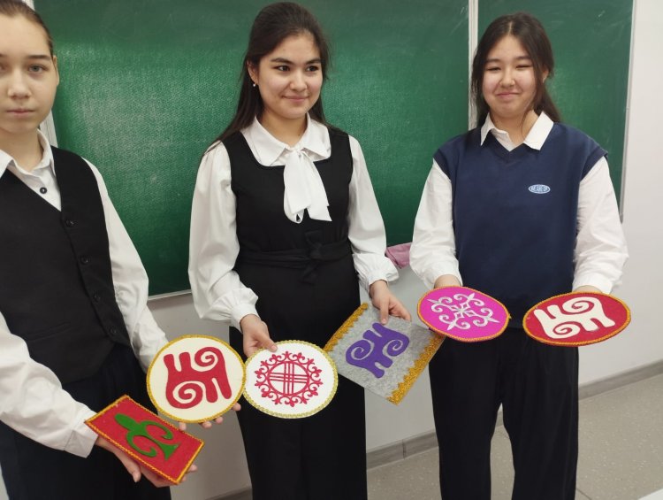 СӘНДІК-ҚОЛДАНБАЛЫ БАҒЫТТАҒЫ ҮЙІРМЕ